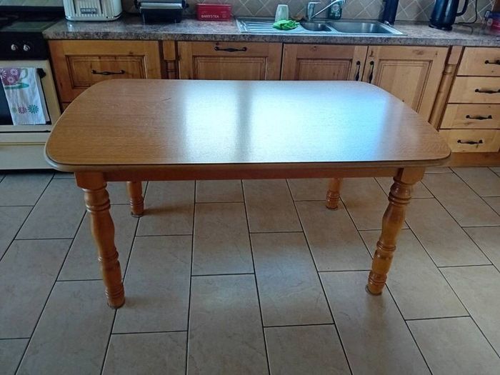 Table 4 chairs