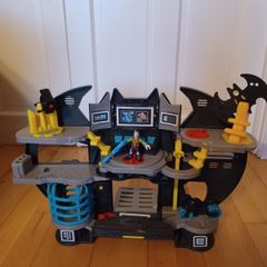 Batman Imaginext DC Super Friends Playset Batcave Showdown