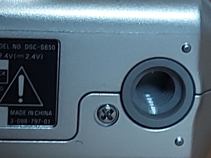 Sony Cyber-Shot Model DSC-S650, 7.2 Megapixels, Takes 2 x AA Baterys, in excellent working and cosmetic condition