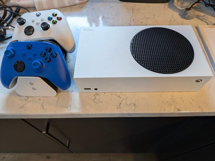 Xbox series S 512GB with two controllers