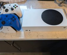 Xbox series S 512GB with two controllers