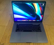 Macbook Pro 15.4 inch 2019