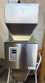 Powder & Grain Weighing / Filling Machine