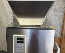 Powder & Grain Weighing / Filling Machine