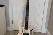 Vox Starstream Bass 2S in Pearl White - Short Scale