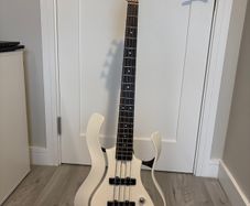 Vox Starstream Bass 2S in Pearl White - Short Scale