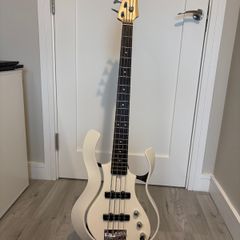 Vox Starstream Bass 2S in Pearl White - Short Scale