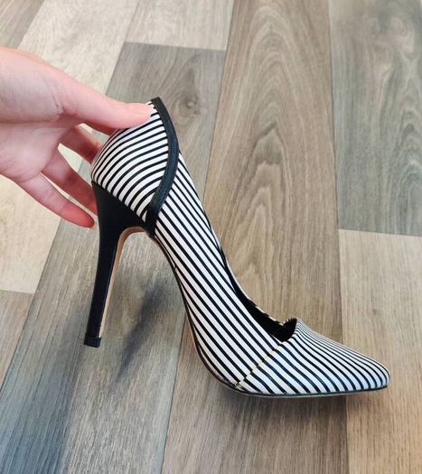 striped shoes size 5