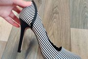 striped shoes size 5