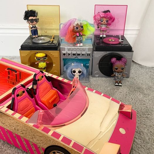 L.O.L dolls and Car