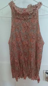 Womans Guess top