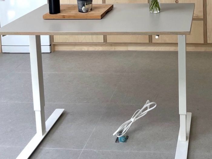 Free stand or sit desk. Perfect for working from home