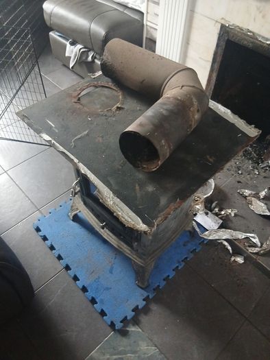 solid fuel stove heat blower and childproof fence