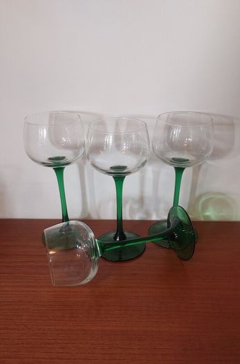 Fabulous Set of Four Vintage Retro Luminarc Long Emerald Green Stemmed Alsace White Wine Glasses, Made in France, Circa 1970, (Slim Tapered Stems)