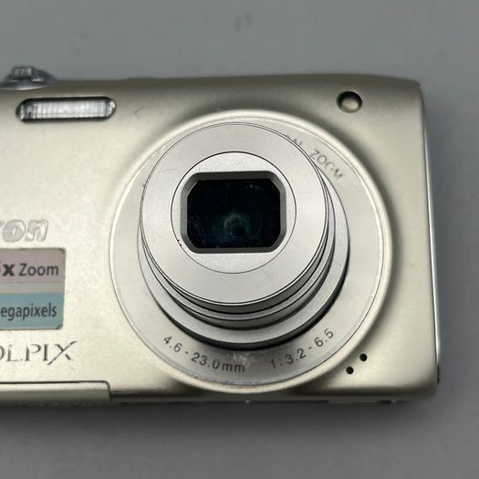 Nikon Coolpix S3100 14MP Digital Camera Silver - Full Kit