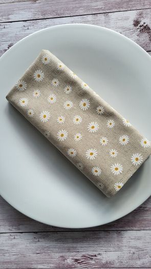 Set of 6,8,10,12.. daisies napkins / matching decorative hearts