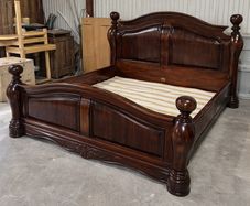King Size Solid Wood Sleigh Bed. Mahogany Style. Excellent Condition