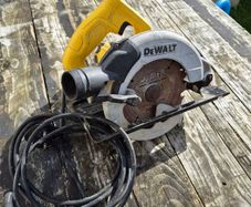 Dewalt saw
