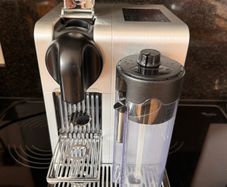 Nespresso De'Longhi Latissima Pro Coffee Machine