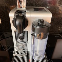 Nespresso De'Longhi Latissima Pro Coffee Machine