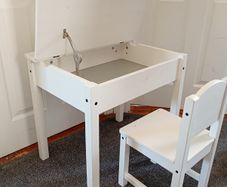 Kids desk and chair