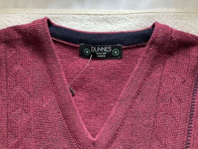 Jumper Size Medium (38-40ins 97-102cms). New