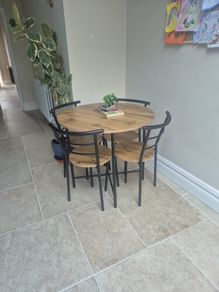 table and 4x chairs