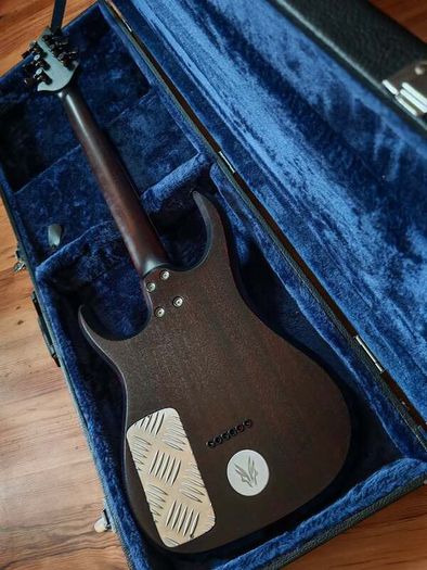 Hufschmid Tantalum Custom Masterbuilt Guitar w / Sidewynder Pickups (Delivery available)