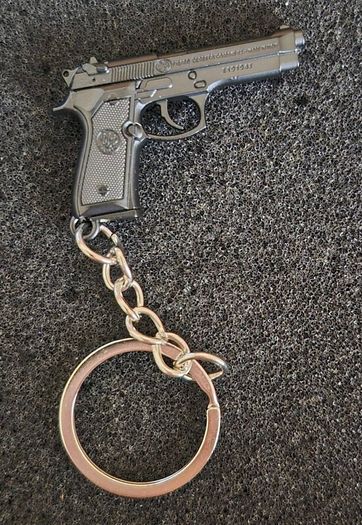 Baretta 92f pistol keyring.