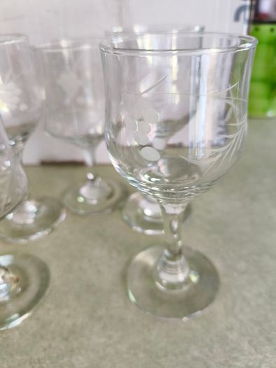 Duiske Irish Set Of 5 Crystal Wine Glasses Vine Vintage Handcut Glass
