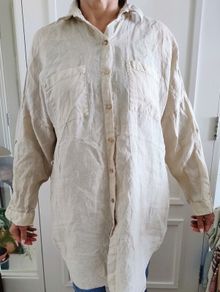 Zara linen oversize shirt in very good condition about a UK size 14 but see last two photos for exact measurements FREE STANDARD POSTAGE INCLUDED