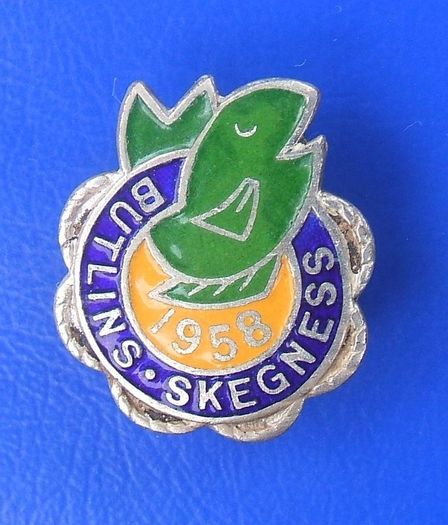 BUTLINS SKEGNESS 1958 (holiday camp, Lincolnshire) - resident camper's enamel badge
