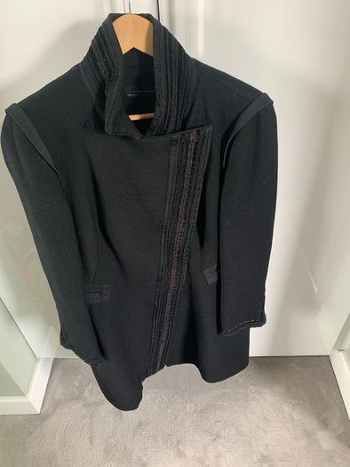 Black Zara coat - very stylish detail