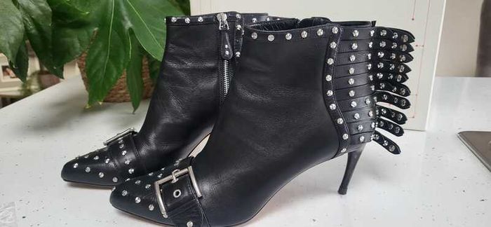 Alexander McQueen Black Studded Wing Ankle Boots Sz 40 (Fit 7UK)  - Rrp 795 (New)
