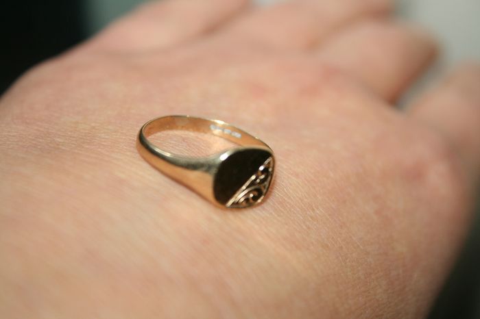 9ct Oval Signet Ring Yellow Gold Mens Ring 375 - 1,6g