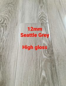 Laminate flooring free underlay