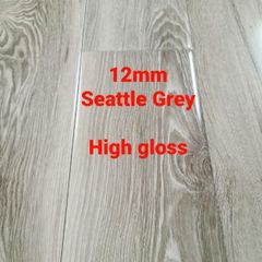 Laminate flooring free underlay