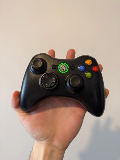 Xbox 360s 250gbHdd and games( plug n play )