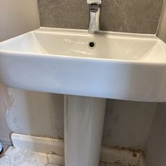 Sink + tap + pedestal