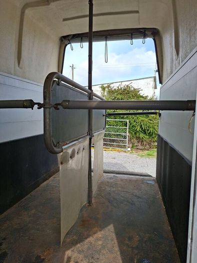 Double horsebox with front ramp for sale