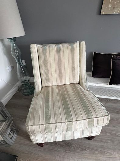 Striped accent chair - excellent condition