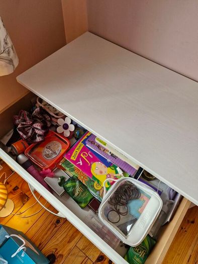 chest of drawers