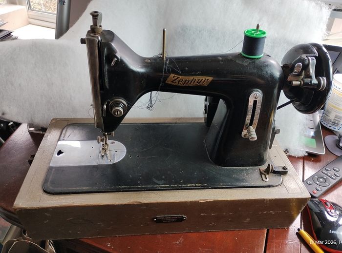 Vintage Zephyr Sewing machine (26074)