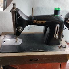 Vintage Zephyr Sewing machine (26074)