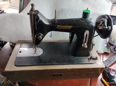 Vintage Zephyr Sewing machine (26074)