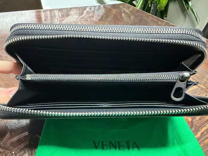 Bottega Veneta Andiamo messenger bag purse. New with dust bag