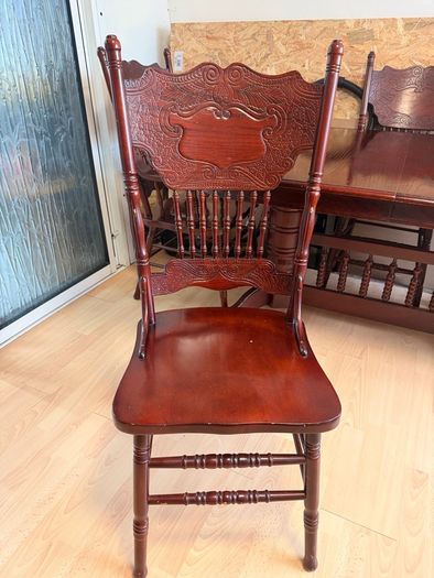 HIGH END VINTAGE Solid Oak Pressed Back Rustic Country Style Dining Side Chairs and Table.