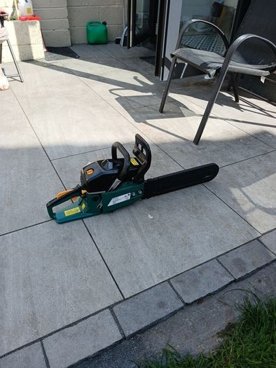 Petrol chainsaw