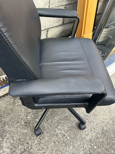 leather office chair few marks
