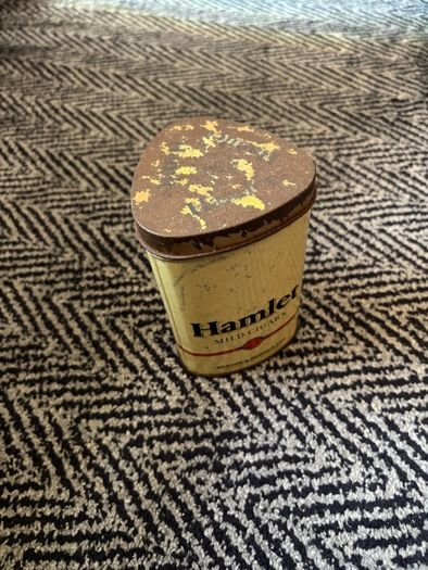 Hamlet tin